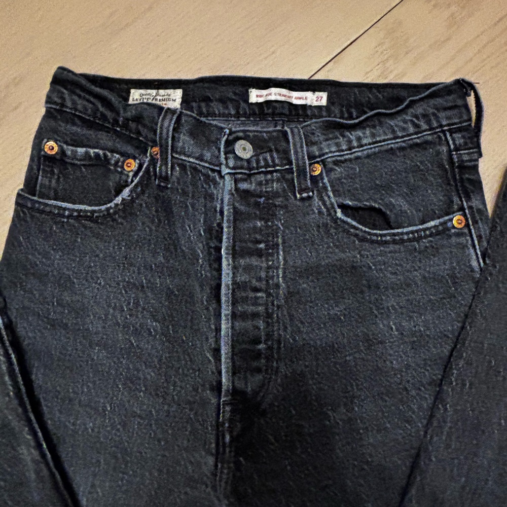 Levi's Women's Black Straight Leg Jeans